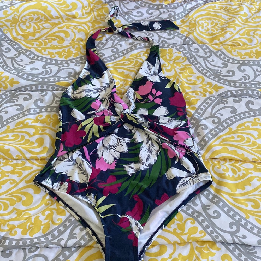 Nwt Kona Sol bathing suit one piece 16